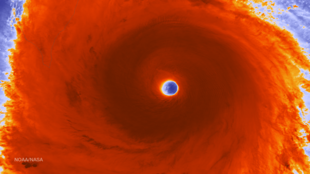NASA  засняло тайфун на Тайване с космоса