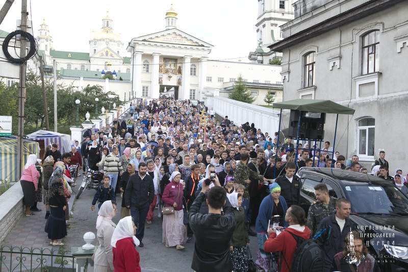 На Западе Украины стартовал всеукраинский крестный ход мира, любви и молитвы за Украину