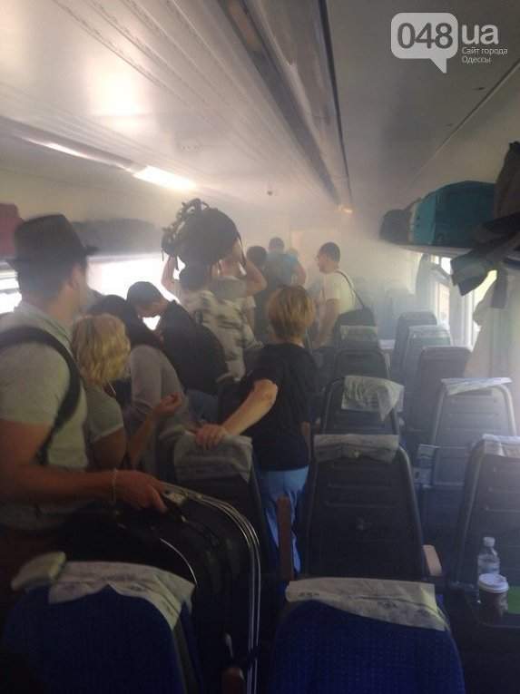 Пассажиры задымленного поезда Одесса-Киев делали селфи