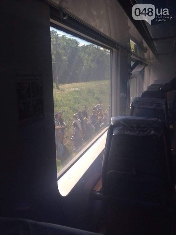 Пассажиры задымленного поезда Одесса-Киев делали селфи