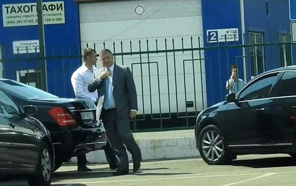 Аваков припарковал свое авто на месте для инвалидов