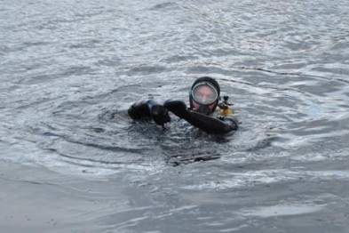 В заливе Оболонь спасатели обнаружили труп молодого человека