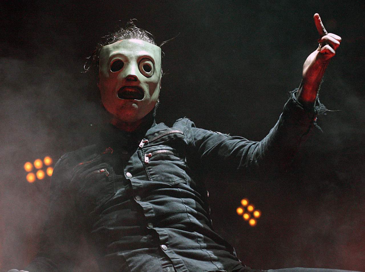 Вокалист группы Slipknot выбил смартфон из рук фаната, который увлекся перепиской