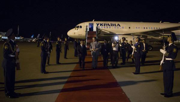 Порошенко начал официальный визит в Азербайджан