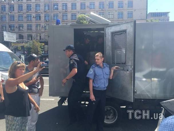 В Киеве полиция освободила кафе "Каратель" от протестующих