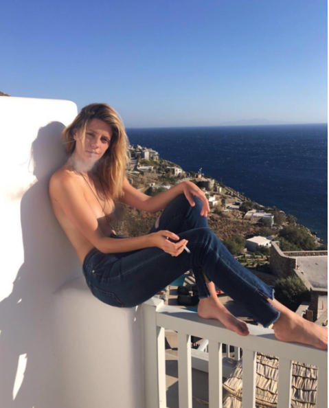 Американская актриса на отдыхе в Греции порадовала поклонников 