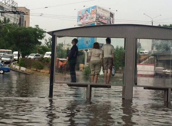 Улицы Днепра затопило в результате небывалых ливней