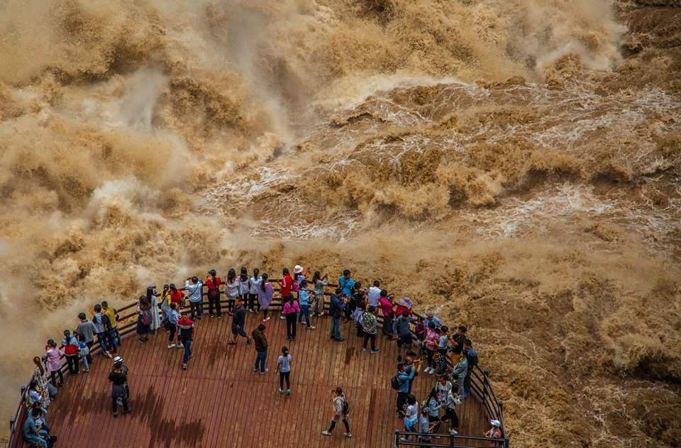 Ущелье прыгающего тигра в Китае захватывает дух у туристов