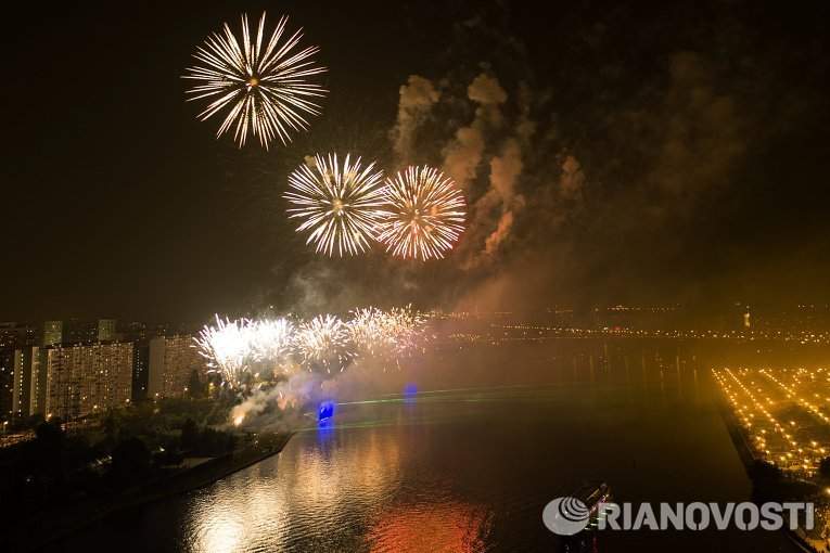 В Братеевском каскадном парке Москвы прошел международный фестиваль фейерверков