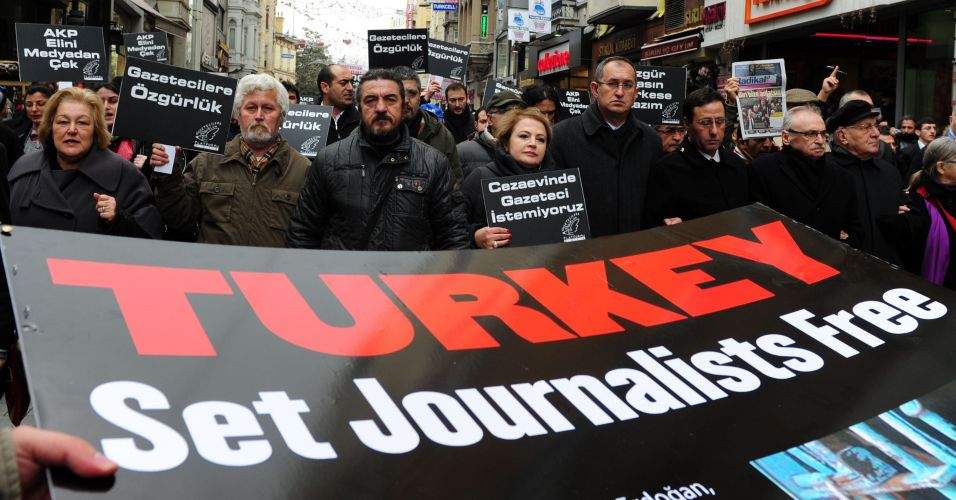 В Турции выдали арест на 42 журналистов 