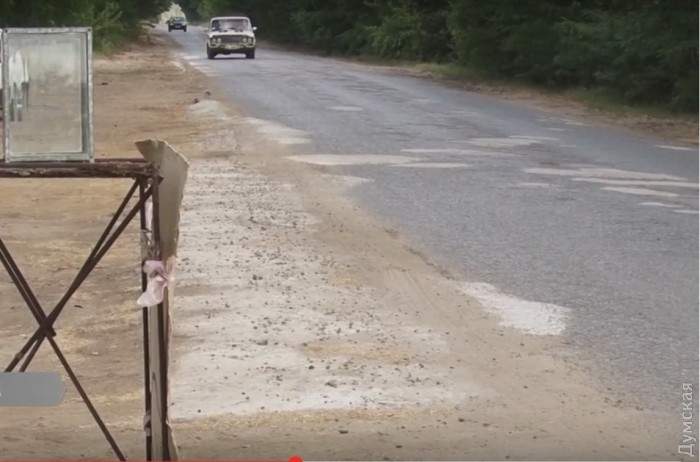 В Одесской области местные жители сами отремонтировали дорогу, не дожидаясь чиновников