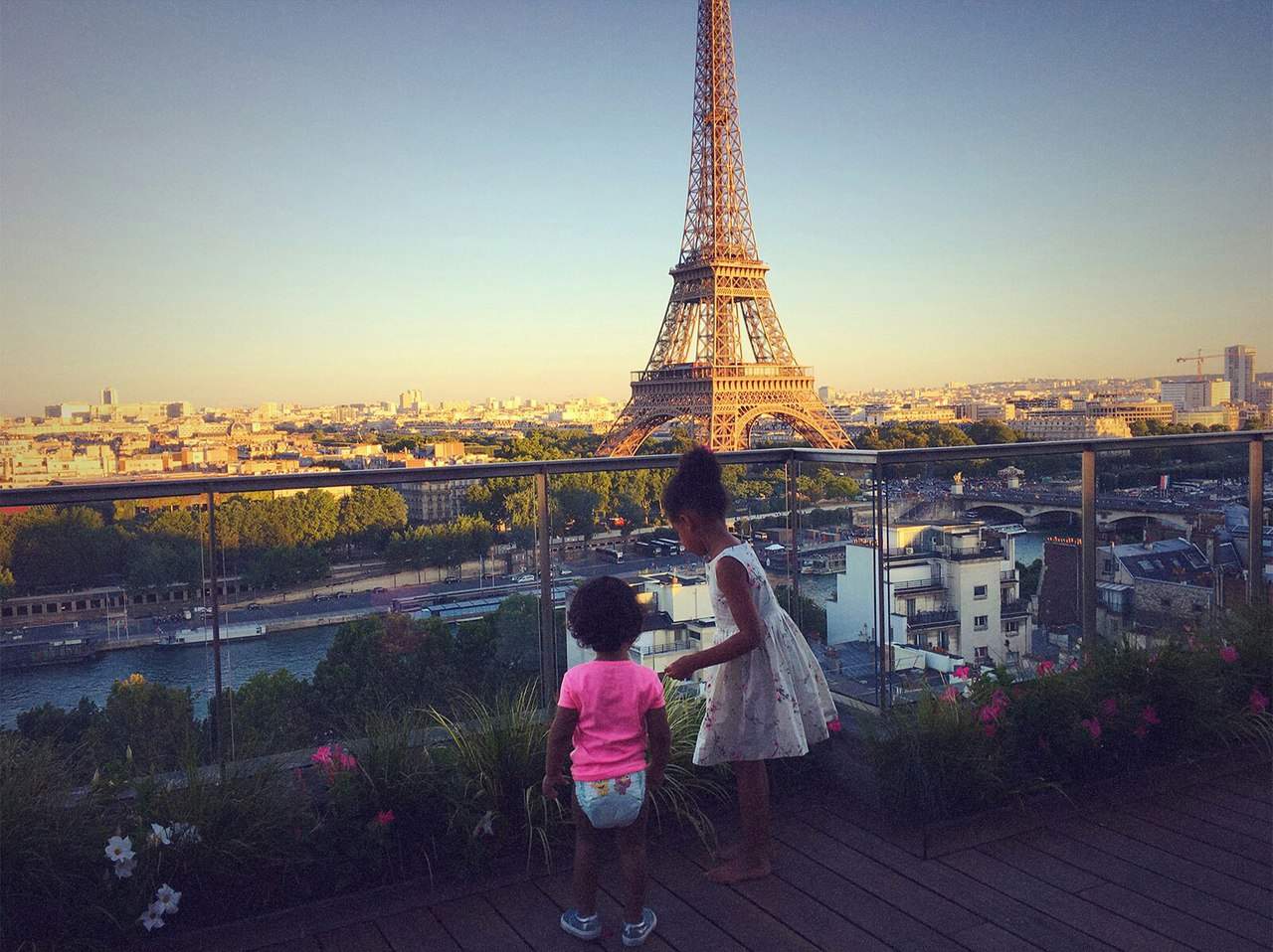 Бейонсе поделилась с фанами фотографиями семейного отдыха во Франции и Италии
