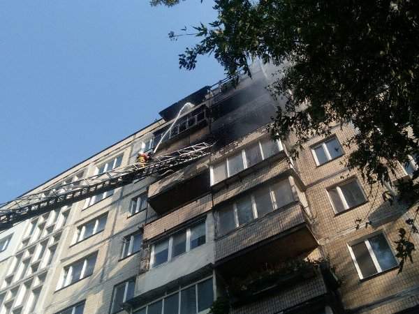 В Деснянском районе Киева в девятиэтажном доме возник пожар