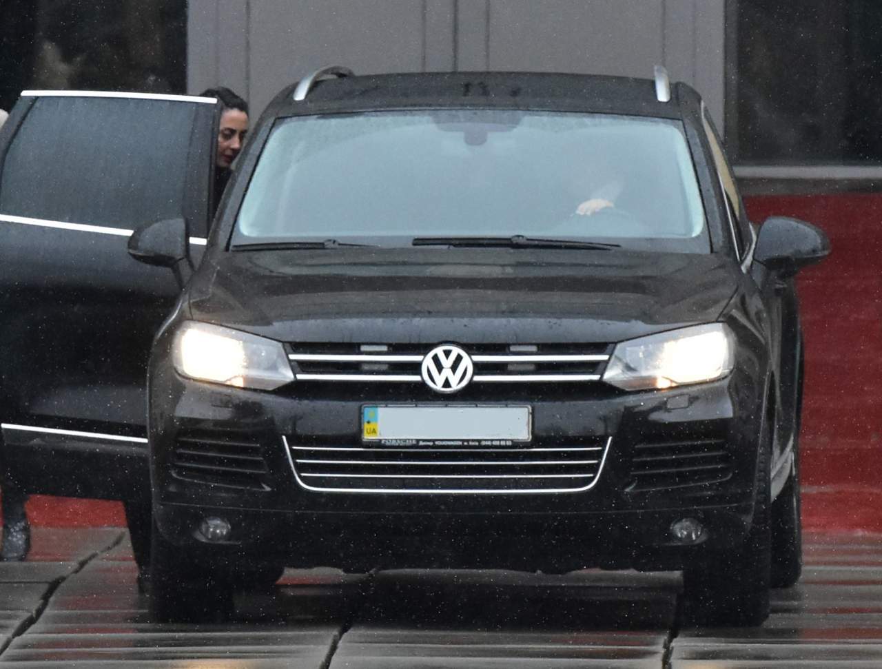Хатия Деканоидзде ездит с водителем и охраной на джипе за 2 млн грн