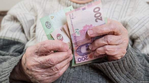 Кабмин обещает повышение пенсий уже с осени