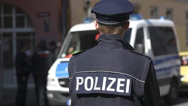В одном из кафе Германии забаррикадировался вооруженный мужчина