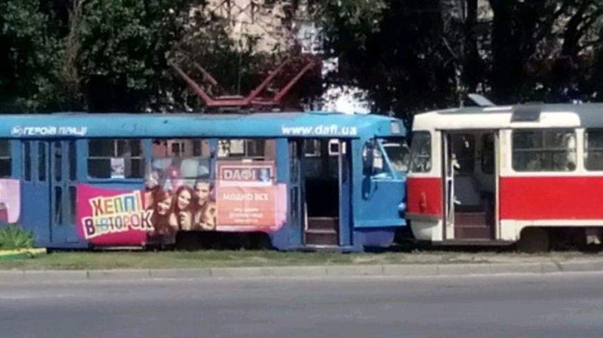 В Харькове столкнулись два трамвая