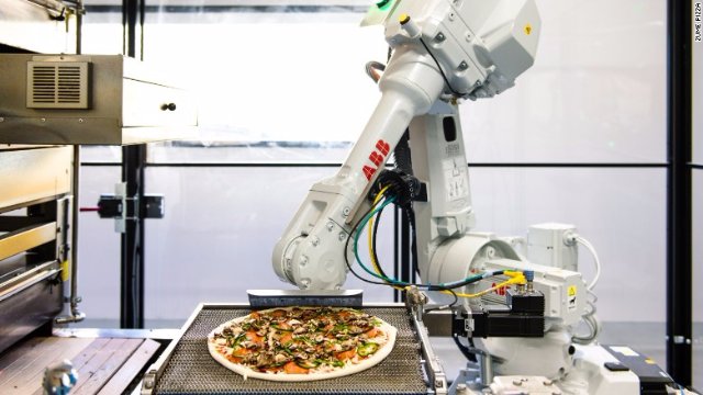 Роботы стали работниками новой пиццерии в Калифорнии