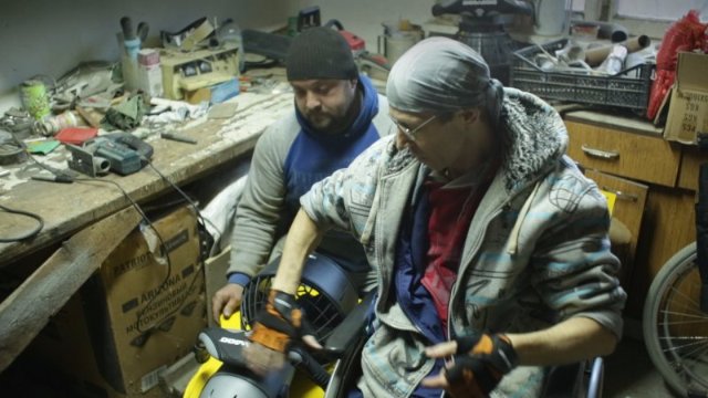 Россиянин создал инвалидную коляску для дайвинга