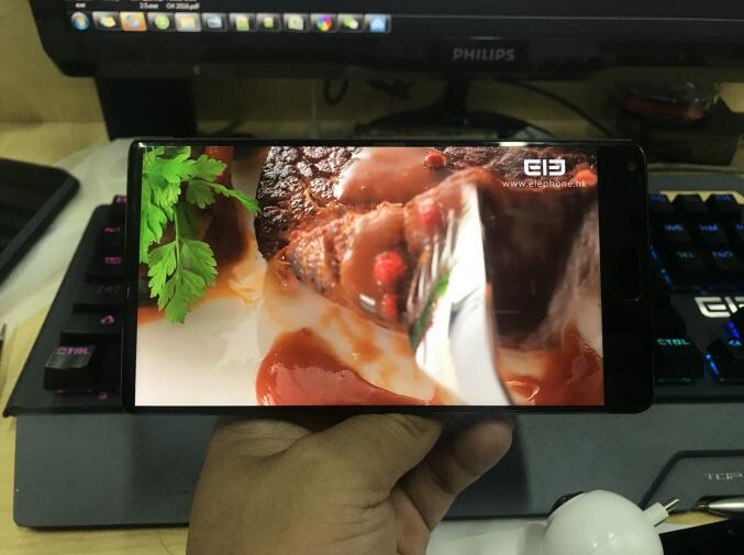 Elephone показала на фото безрамочного конкурента Xiaomi Mi MIX