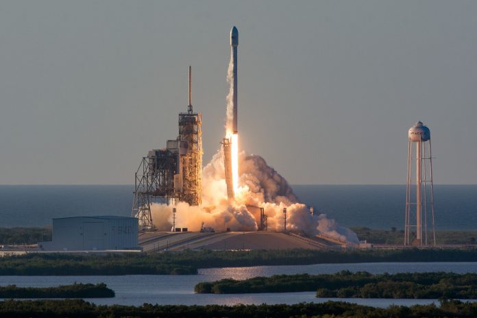 Ракета-носитель Falcon 9 успешно запустил семитонный спутник Inmarsat-5 F4