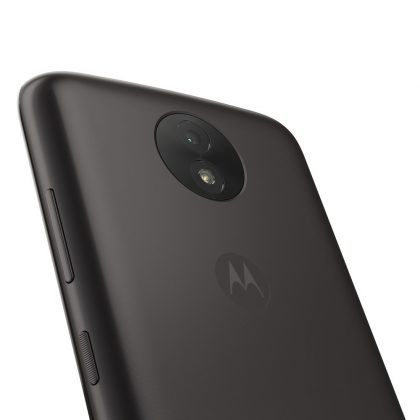 Motorola пополняет линейку бюджетными смартфонами Moto C и С Plus