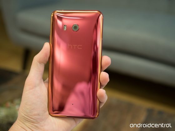 Флагманский HTC U11 с чувствительной к нажатиям грани представлен официально