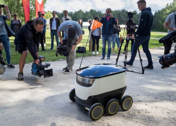 В Эстонии тестируют доставку почтовых сообщений роботами
