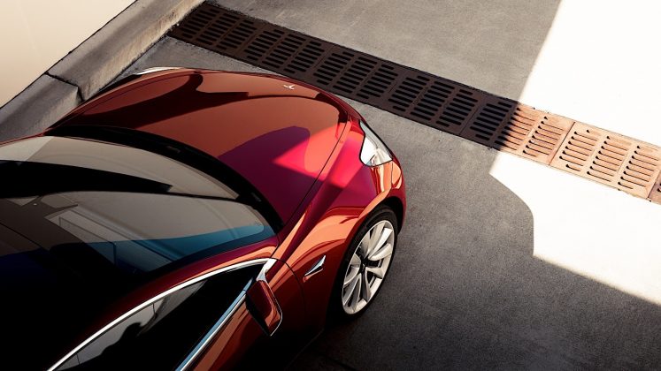 Официально стартовали продажи Tesla Model 3