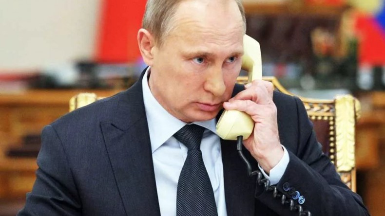 Путин по телефону поздравил Меркель с победой на выборах