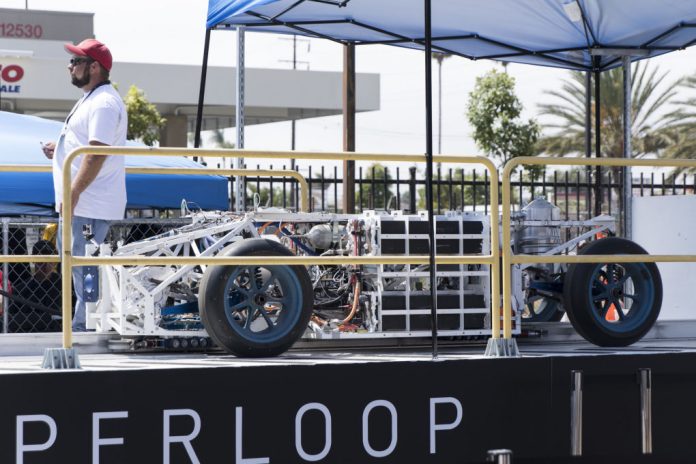 Капсулу Hyperloop Илона Маска разогнали до 355 км/ч