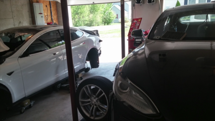 Американец собрал электромобиль Tesla Model S за 00