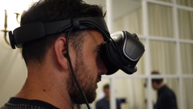 VR-гарнитура Windows Mixed Reality от Lenovo появится в октябре за 9
