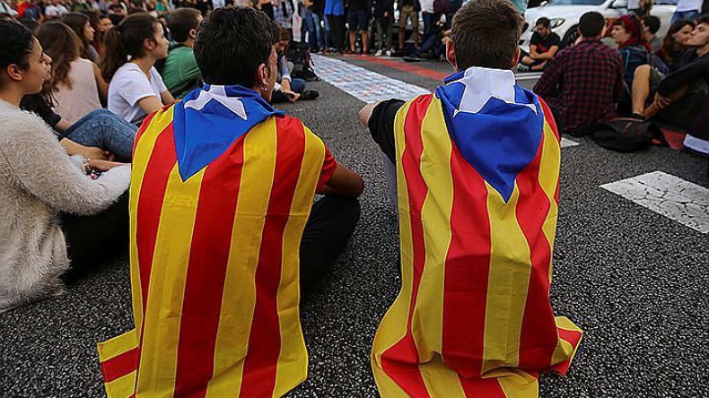 Мадрид отправляет в отставку правительство Каталонии