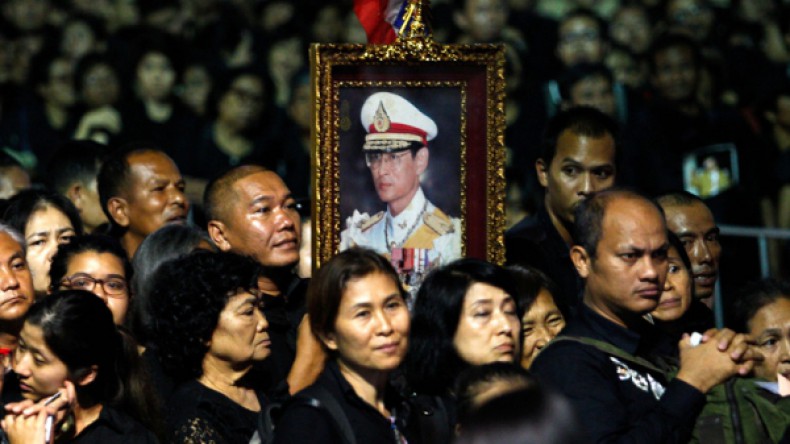 В Таиланде спустя год хоронят короля