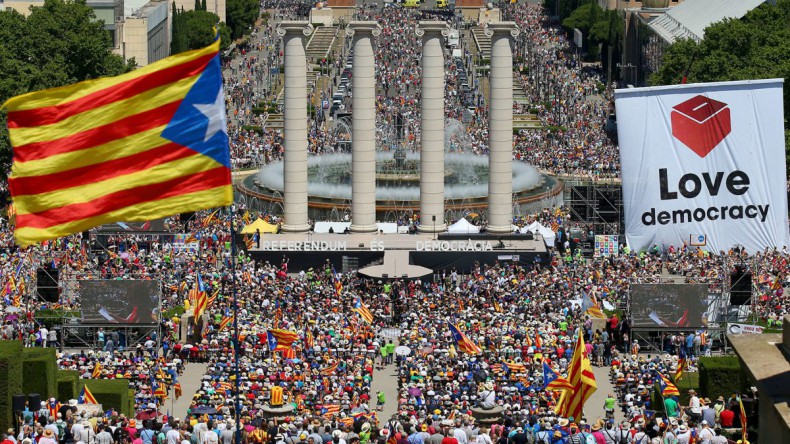Независимость  Каталонии одобрена Парламентом  республики