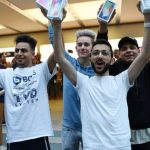 iPhone X поступил в продажу по всему миру