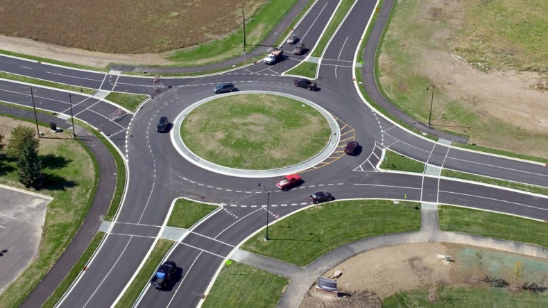 В России вступили в силу новые правила проезда круговых перекрестков
