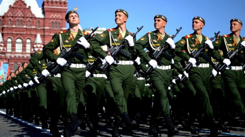 Россияне верят в силу своей армии