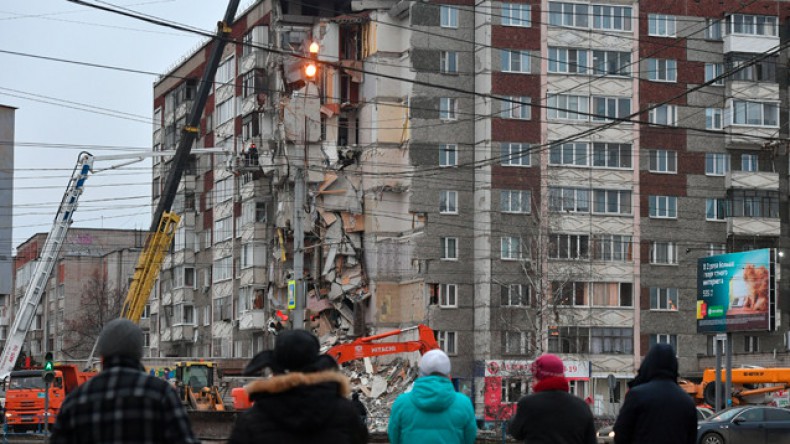 В Удмуртии объявлен траур по погибшим при обрушении дома в Ижевске