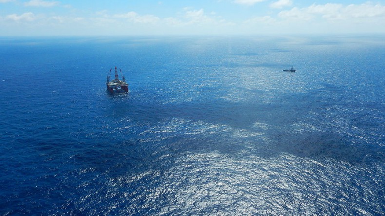 В Японском море загорелось судно с российским экипажем