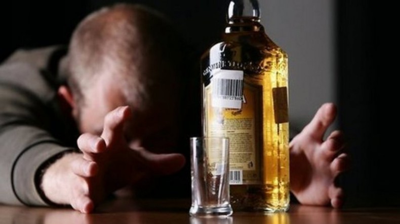 Алкоголиков в России хотят лечить принудительно