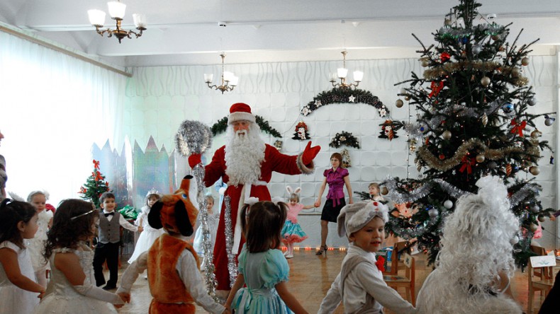 Лишили праздника: в детсады Новосибирска запретили приглашать Дедов Морозов