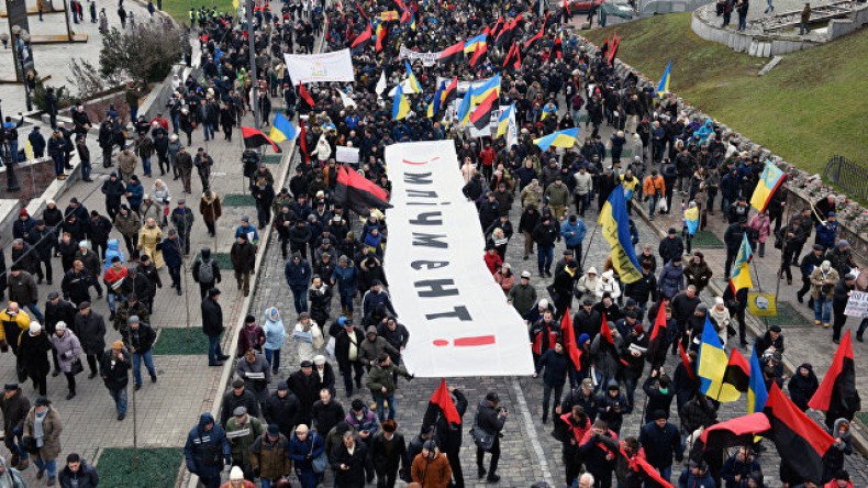 Митинг Саакашвили в центре Киева собрал 2,5 тысячи человек