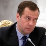 Медведев поручил разобраться с каждым случаем задержки зарплат