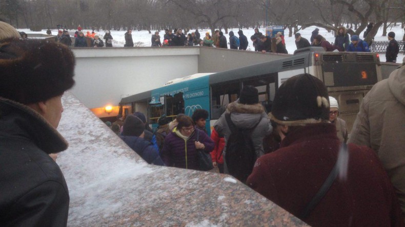 В Москве автобус заехал в подземный переход