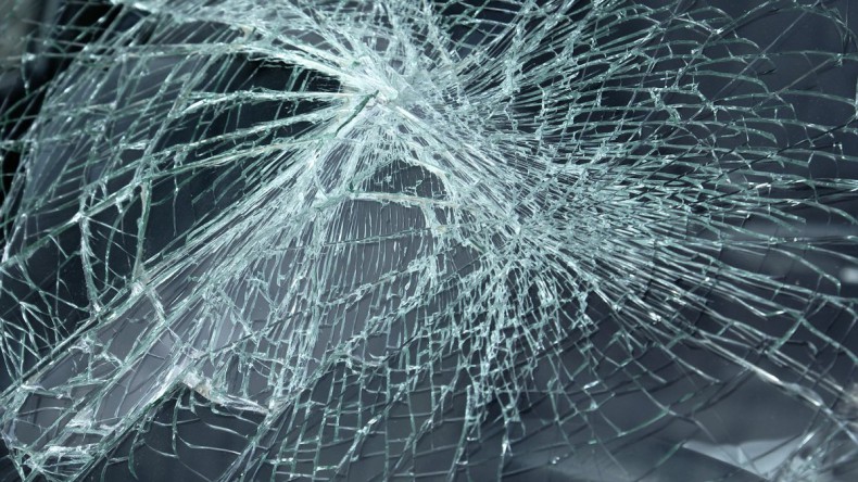 В Кузбассе девочка ранена осколками стекла, разбитого пиротехникой
