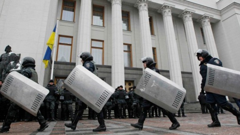 К зданию Верховной Рады Украины согнали тысячи силовиков