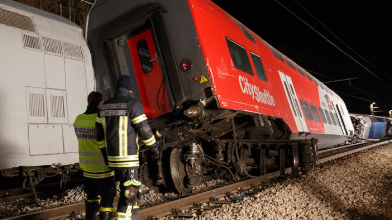 В Австрии столкнулись два пассажирских поезда