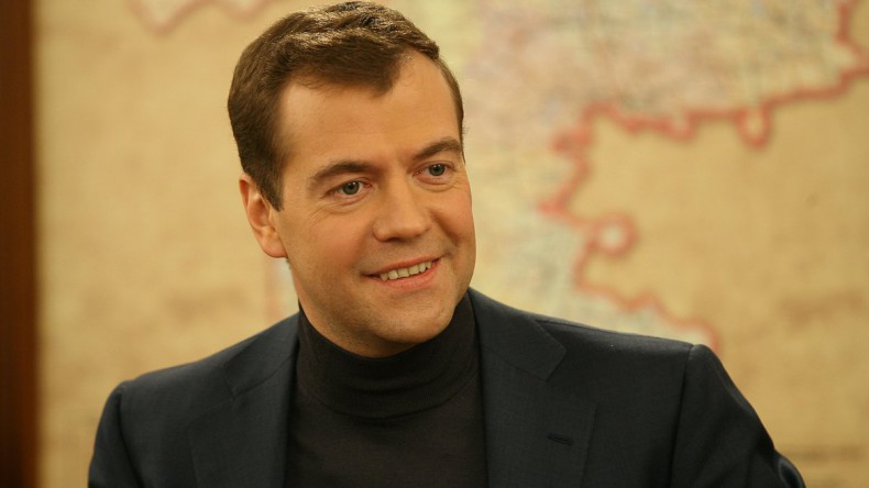 Медведев поздравил российских керлингистов с бронзой Олимпиады